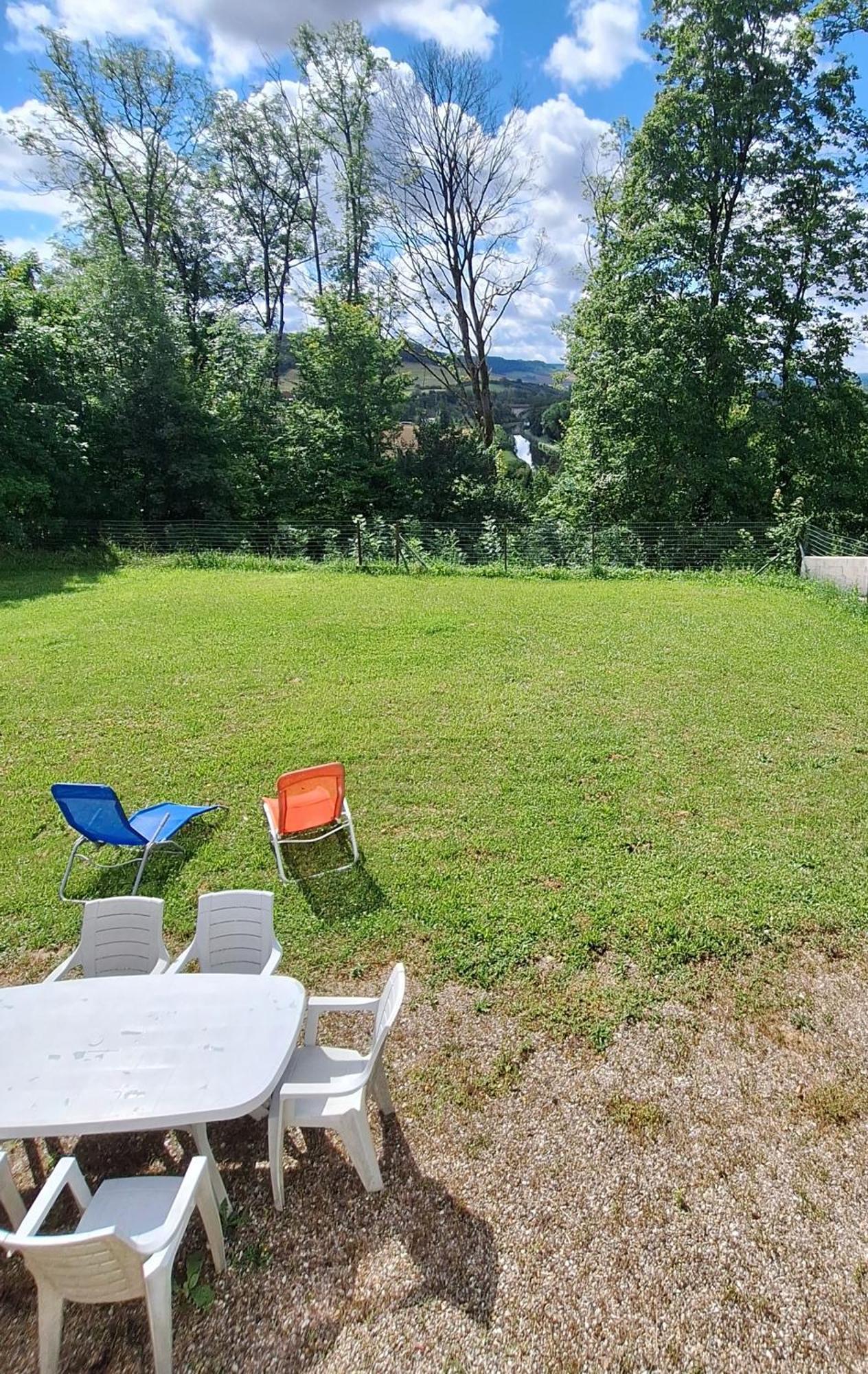 Agreable Maison Avec Jardin A Joinville Luaran gambar