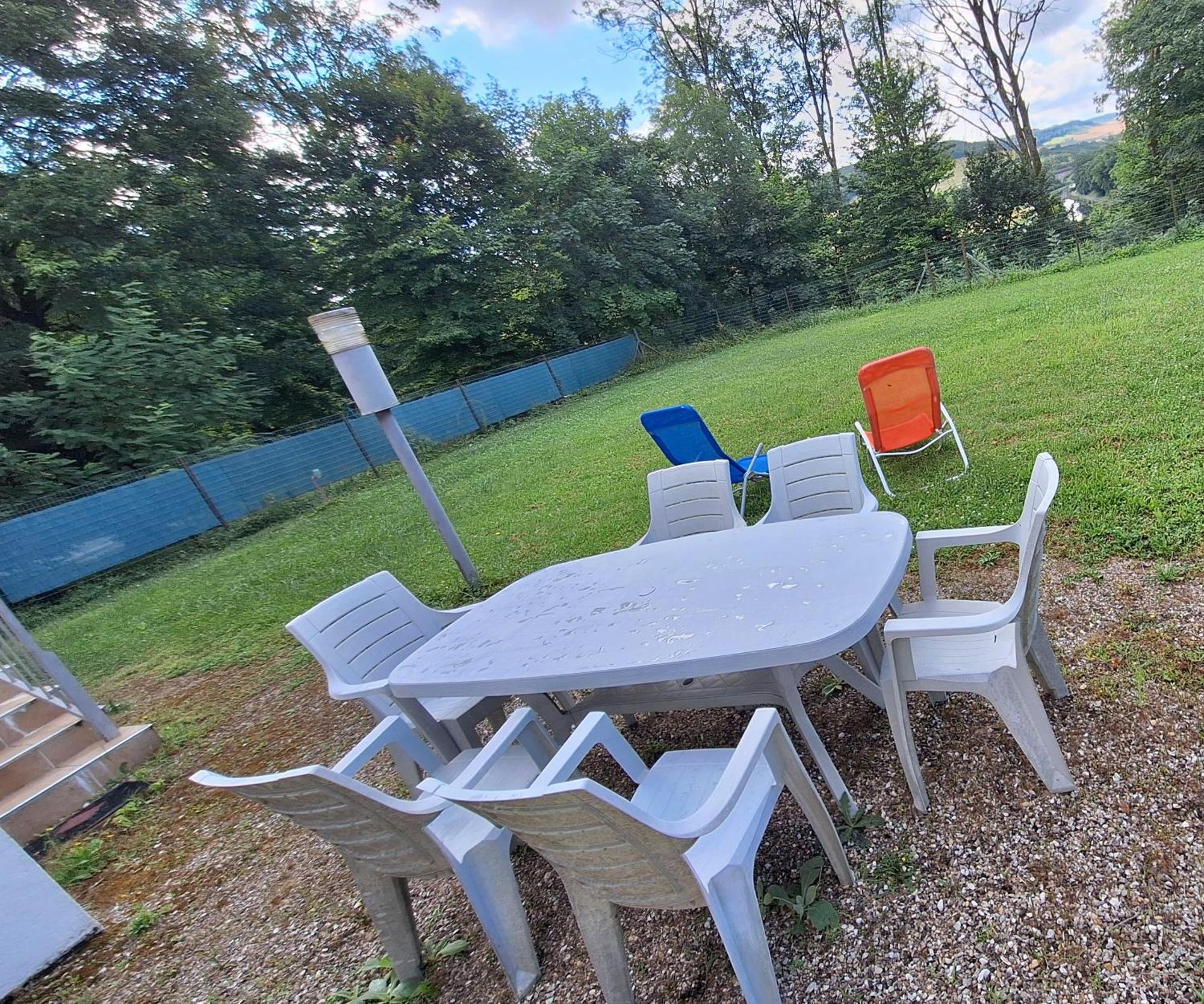 Agreable Maison Avec Jardin A Joinville Luaran gambar