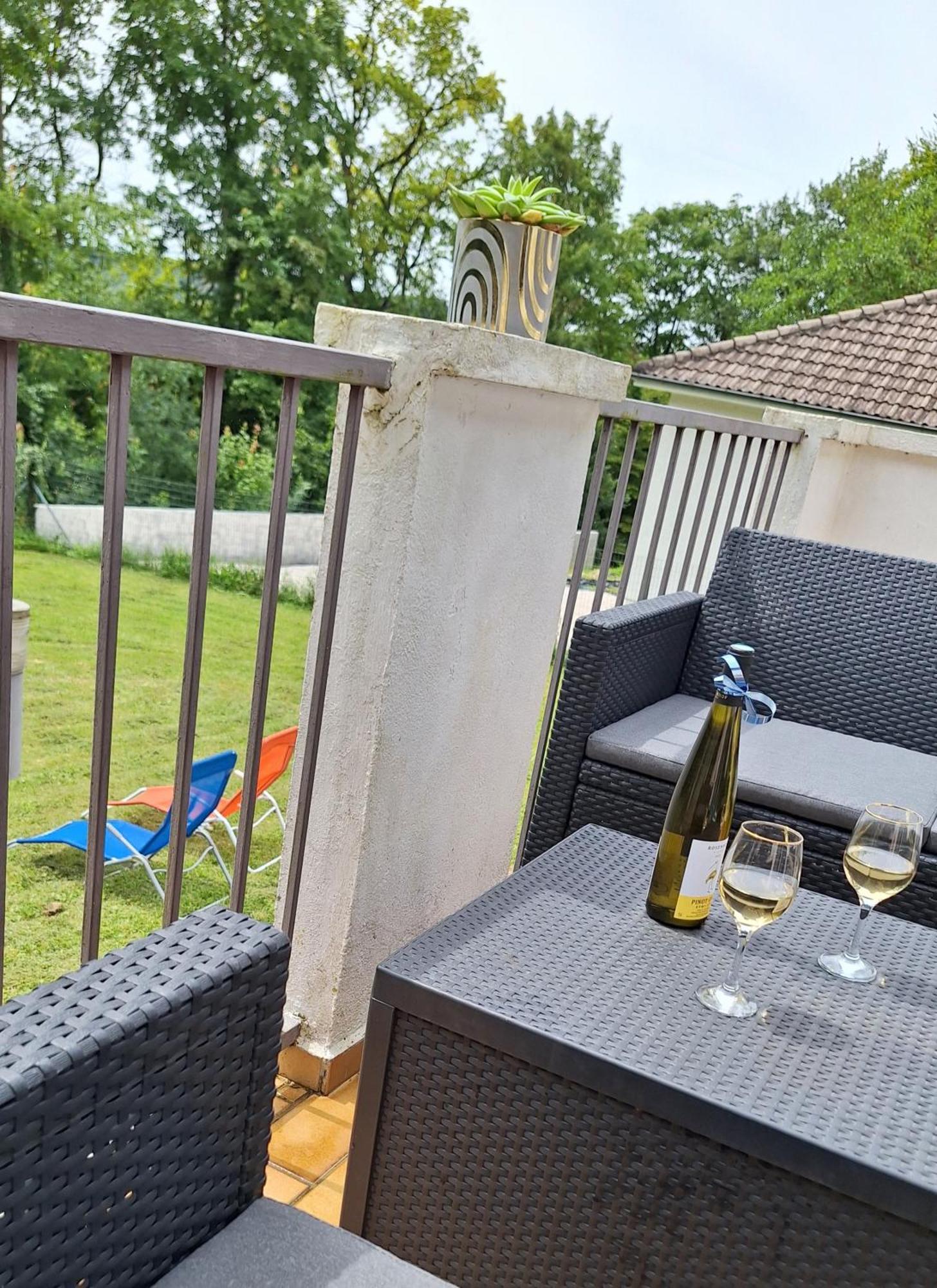 Agreable Maison Avec Jardin A Joinville Luaran gambar